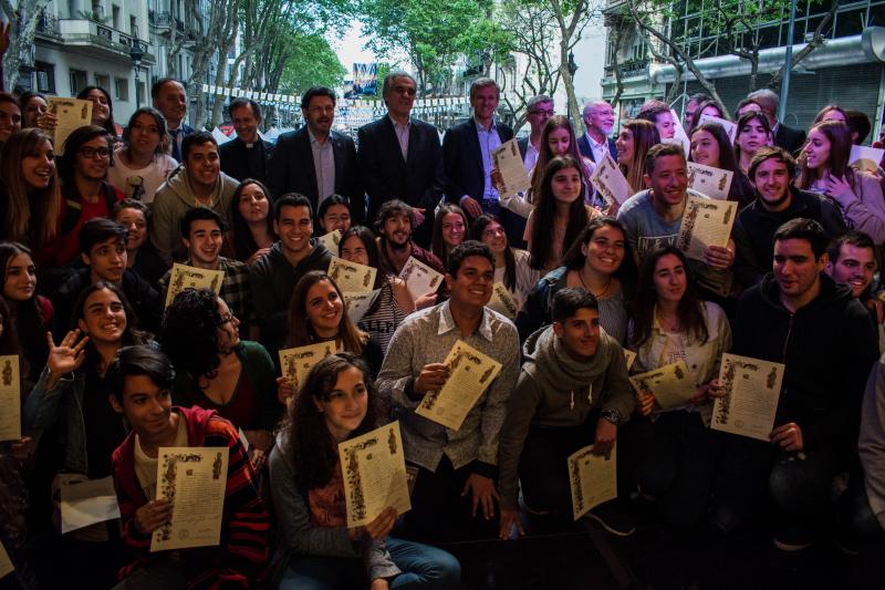 Las 'compostelas' fueron entregadas a los chicos y chicas participantes en el programa puesto en marcha por el gobierno gallego “Conecta con Galicia 2017”