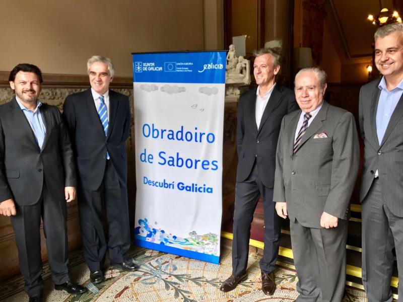 El vicepresidente de la Xunta, Alfonso Rueda, y el secretario xeral da Emigración, Antonio Rodríguez Miranda, participaron en la inauguración de las jornadas “Obradoiro de Sabores”
