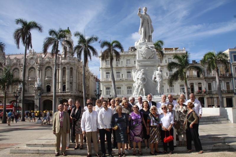 A Enxebre Orde da Vieira celebrou o seu Capítulo extraordinario no antigo Palacio do Centro Gallego de La Habana, hoxe sede do Gran Teatro da capital cubana