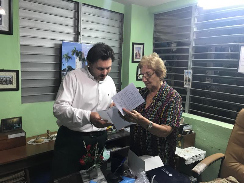 Na imaxe, o secretario xeral da emigración, Antonio Rodríguez Miranda, coa coordinadora de Santiago de Cuba, Josefina Castro Diego