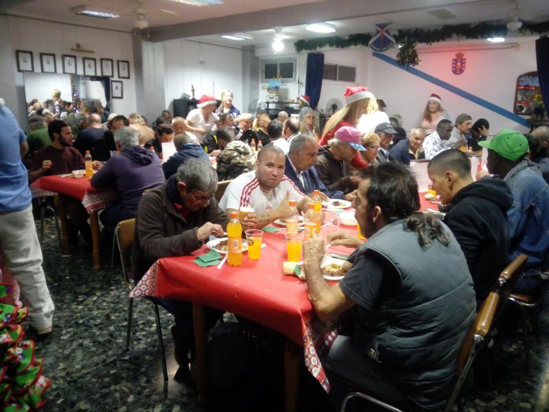 123 persoas sen recursos participaron este ano na cea benéfica do Nadal que anualmente organiza o Centro Galego de Tenerife