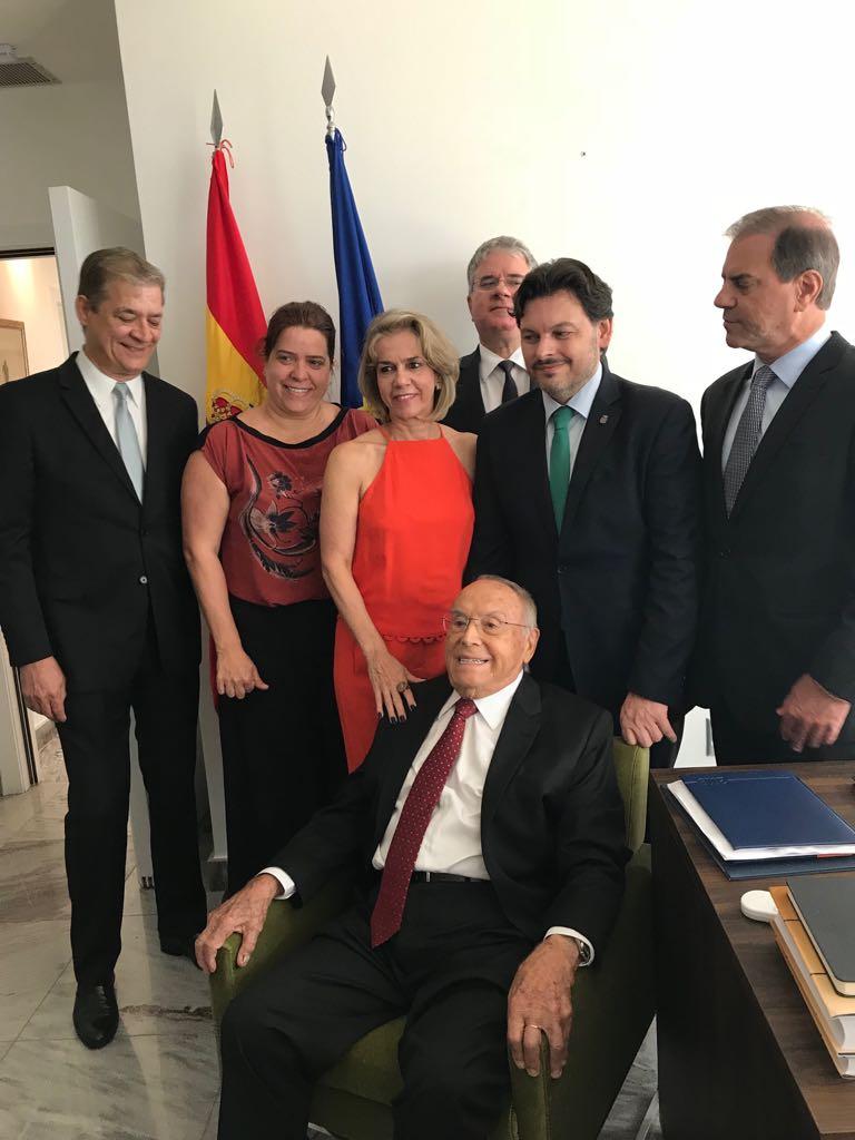 O secretario xeral da Emigración participou nunha homenaxe que recoñeceu a traxectoria deste veciño natural de Fornelos de Montes e asentado en Salvador de Baía
