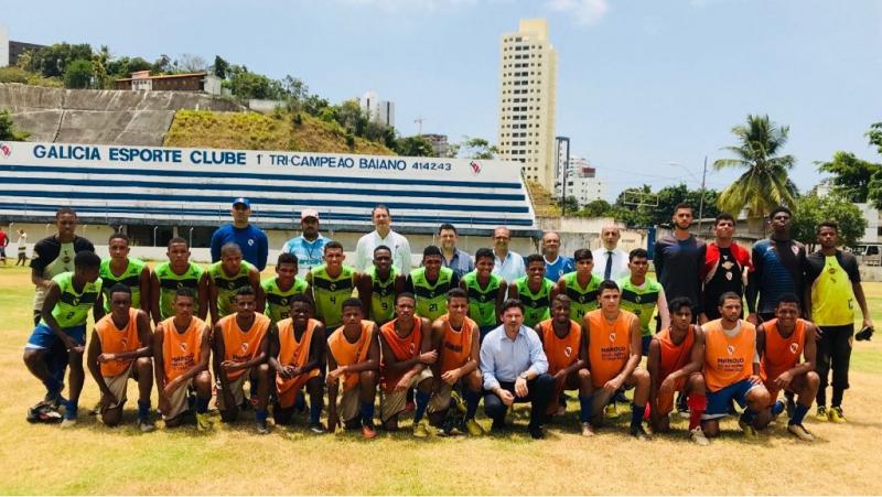 El secretario xeral da Emigración también visitó las instalaciones del Galícia Esporte Clube, que este año celebra su 85 aniversario