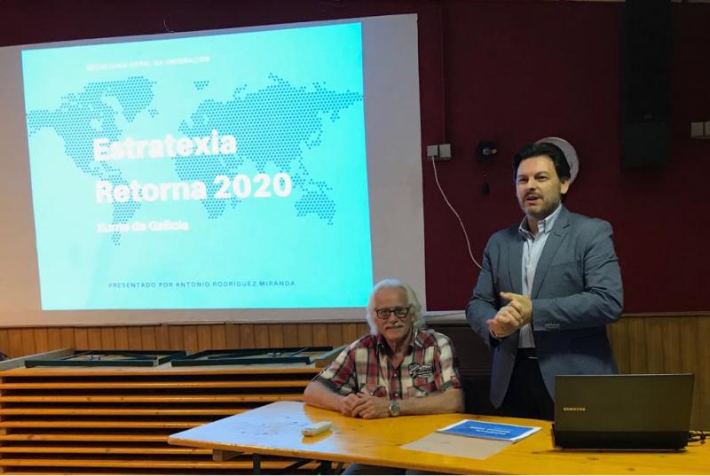 O secretario xeral da Emigración -e ao seu carón Gerardo Arias González, presidente da entidade galega na cidade bávara- durante a charla no Centro Galego de Nürnberg O secretario xeral da Emigración -e ao seu carón Gerardo Arias González, presidente da entidade galega na cidade bávara- durante a charla no Centro Galego de Nürnberg