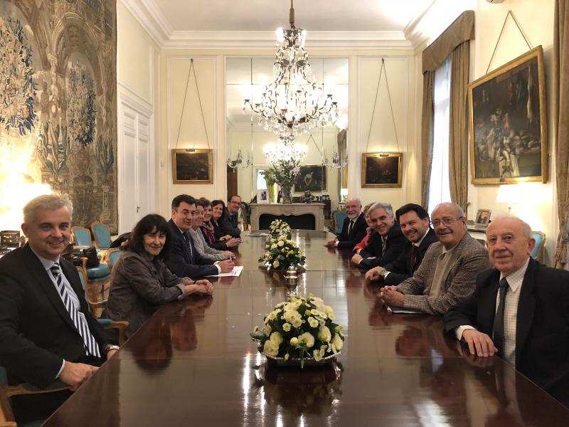 Na imaxe, reunión dos responsables da Xunta de Galicia coas e cos representantes do Centro Gallego de Bos Aires