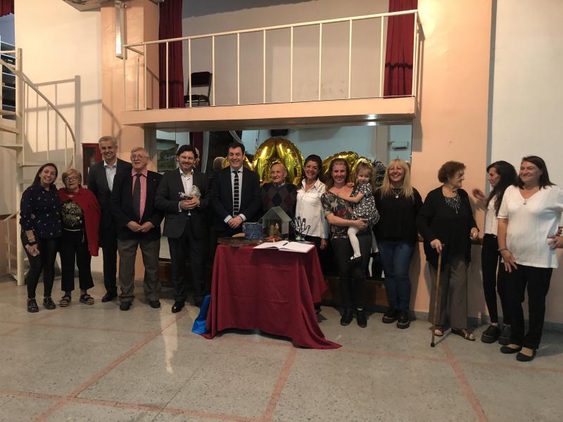 Los representantes autonómicos visitaron las instalaciones de la Asociación Civil Gallega Hijos de Porto do Son, que está celebrando su centenario