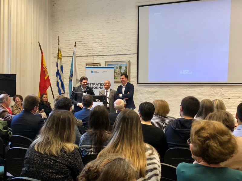 El conselleiro de Cultura, Educación y Ordenación Universitaria y el secretario xeral da Emigración concluyeron en Montevideo las jornadas informativas sobre la Estrategia Retorna 2020 