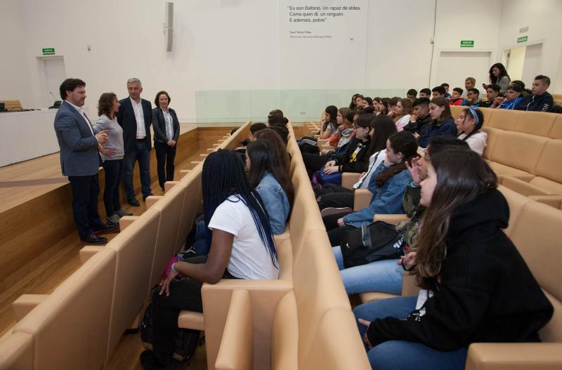 Estas e estos 44 estudiantes de gallego en Londres tienen edades comprendidas entre los 12 y los 16 años