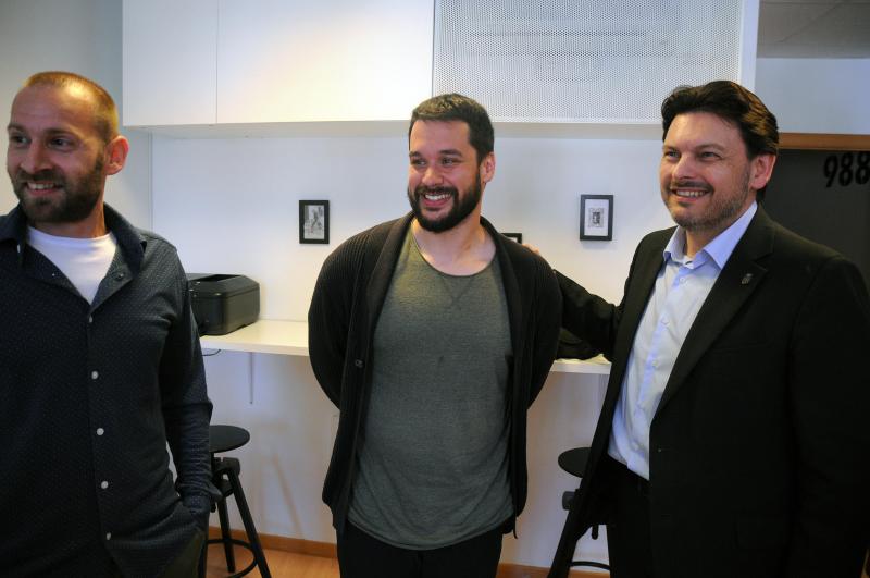 El secretario xeral da Emigración visitó uno de los nueve empresarios y empresarias de la capital ourensana que recibieron una de las Ayudas al Retornado Emprendedor en los últimos cinco años