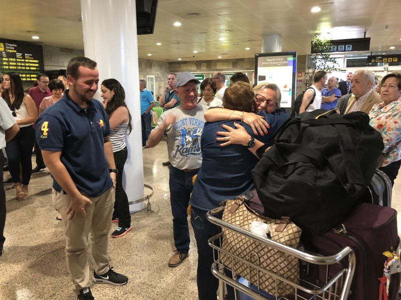 Miranda recibió también a las y los 59 participantes que, procedentes de Venezuela, llegaron al aeropuerto coruñés de Alvedro