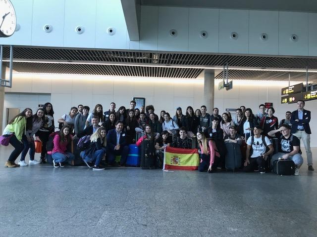 Llegada de las y los primeros participantes llegados al aeropuerto de Santiago de Compostela, procedentes de Argentina, Brasil, México y España