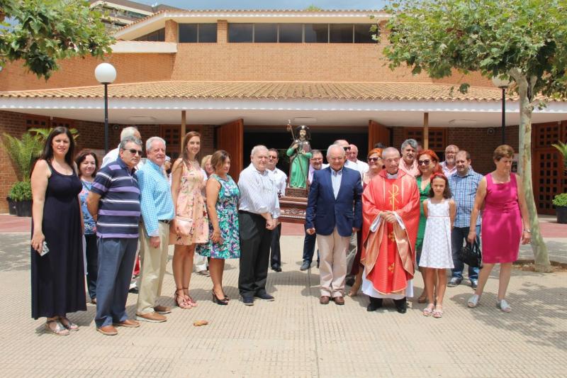 A misa oficiouse na parroquia na parroquia Santo Tomás de Villanueva de Castelló
