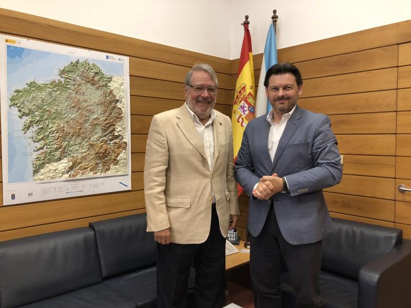 Miranda e Sanchís, durante a reunión celebrada no despacho do secretario xeral da Emigración en Santiago de Compostela