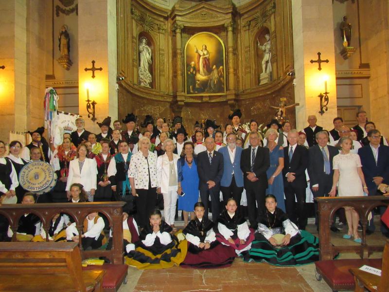 Foto 7. Foto de familia en la Iglesia de Santa Lucía de Santander