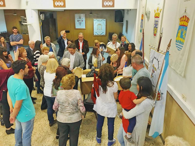 El secretario xeral da Emigración, durante su visita al Centro Gallego de Rosario, entidad fundada en 1915