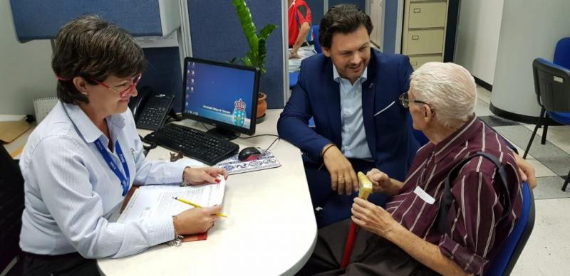 Antonio Rodríguez Miranda, en su visita a la Oficina de Asuntos Sociales de la Hermandad Gallega de Venezuela en Caracas