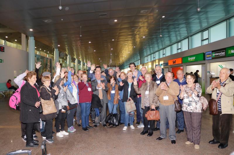 Imagen de la llegada esta mañana al aeropuerto de Vigo de las y los participantes procedentes del Uruguay