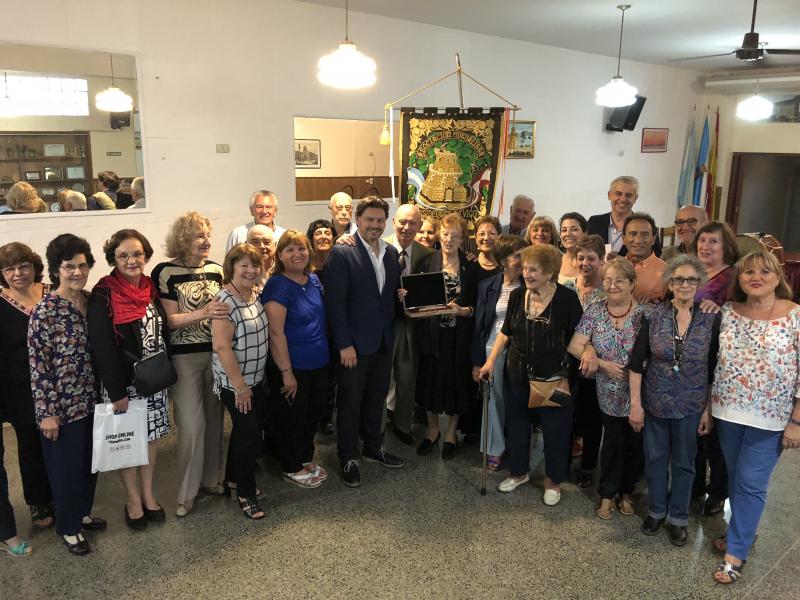 O secretario xeral da Emigración visitou tamén a Asociación Mutualista Residentes de Vigo, que está a celebrar o seu centenario
