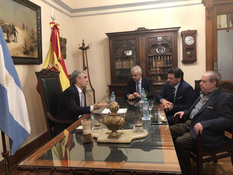 Miranda celebró una reunión con el embajador de España en la Argentina, Francisco Javier Sandomingo Núñez, para tratar diversos asuntos de interés para la colectividad española, y la gallega en particular