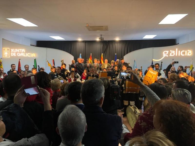 El presidente de la Xunta mantuvo esta tarde un encuentro con la colectividad gallega en Cataluña