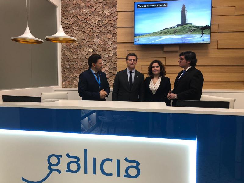 Imaxe da visita do presidente da Xunta de Galicia á oficina de Turismo de Galicia sita nas instalacións do Centro Galego de Barcelona