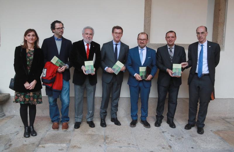 O presidente da Xunta presentou este serán o libro 'Xerardo Fernández Albor e o seu tempo. Cen anos dun presidente'
