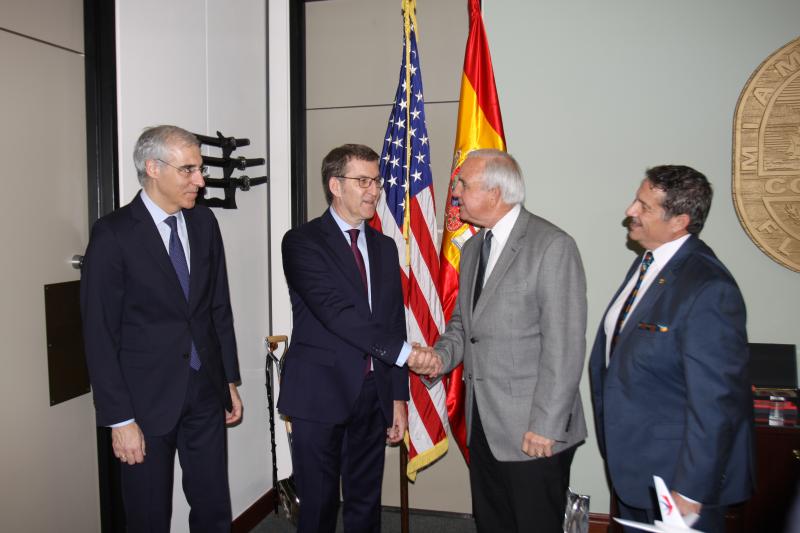 El presidente del Gobierno gallego inició su viaje institucional a Miami y Nueva York este martes, con una reunión con Carlos A. Giménez