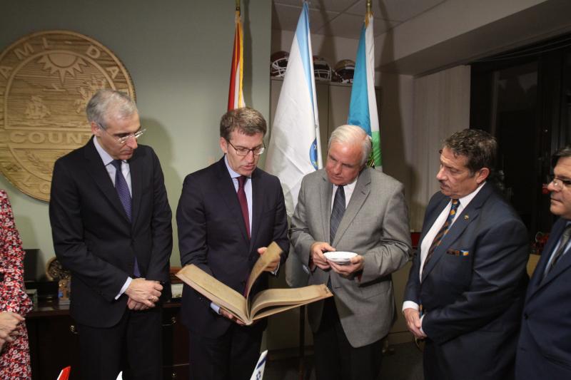 O presidente do Goberno galego iniciou a súa viaxe institucional a Miami e Nova York este martes, cunha reunión con Carlos A. Giménez 