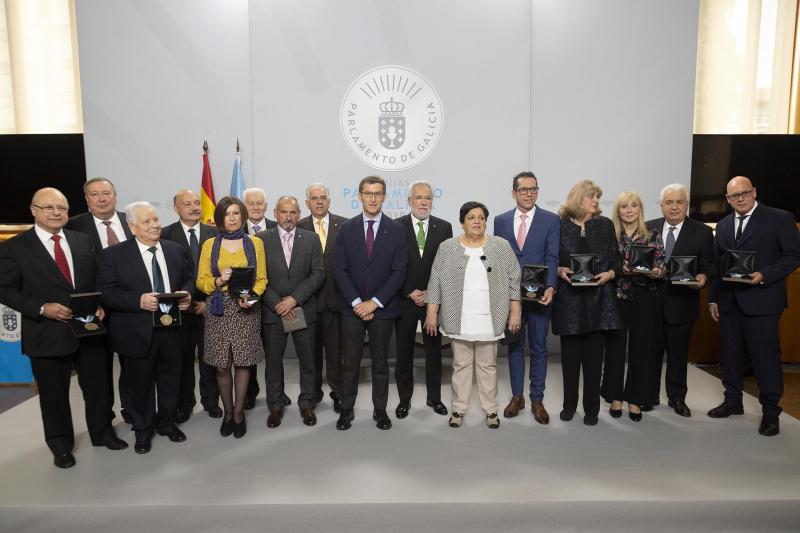 El titular de la Xunta participó en el acto de imposición de las Medallas del Parlamento de Galicia 2019