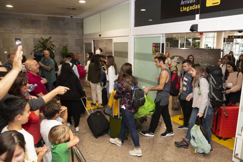 Miranda recibe os 30 primeiros mozos galegos do exterior que aterraron en Alvedro procedentes do Uruguai para participar no “Conecta con Galicia”