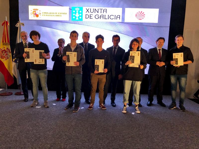 O presidente da Xunta entregou a Compostela ás e aos participantes da edición de 2019 e coñeceu as experiencias dos mozos e mozas percorrendo o Camiño de Santiago