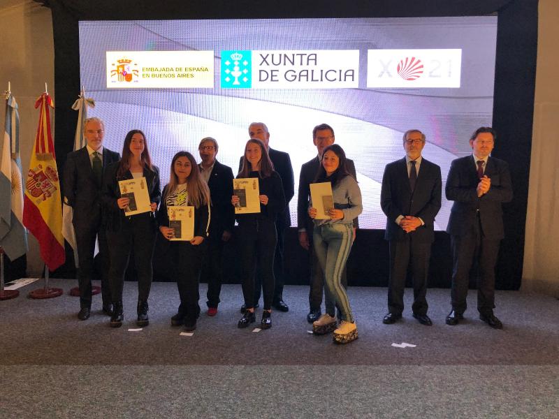 O presidente da Xunta entregou a Compostela ás e aos participantes da edición de 2019 e coñeceu as experiencias dos mozos e mozas percorrendo o Camiño de Santiago