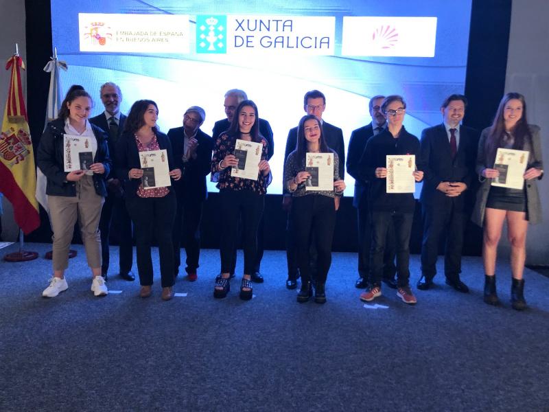 O presidente da Xunta entregou a Compostela ás e aos participantes da edición de 2019 e coñeceu as experiencias dos mozos e mozas percorrendo o Camiño de Santiago