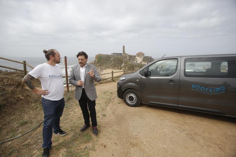 El secretario xeral da Emigración mantiene un encuentro con Andrés Rodiño Lis, retornado emprendedor que ha montado Rooteiro, un negocio de promoción del patrimonio gallego a través de productos turísticos