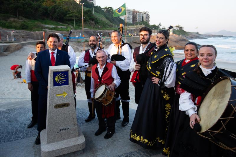Imaxe da inauguración da mouteira (8.013 km a Compostela) do Camiño de Santiago en Río de Xaneiro