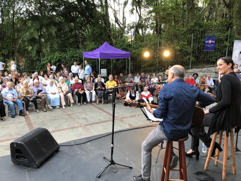 Imagen del concierto que ofrecieron Rosa Cedrón y Emilio Rúa en el Parque das Ruínas de la ciudad carioca