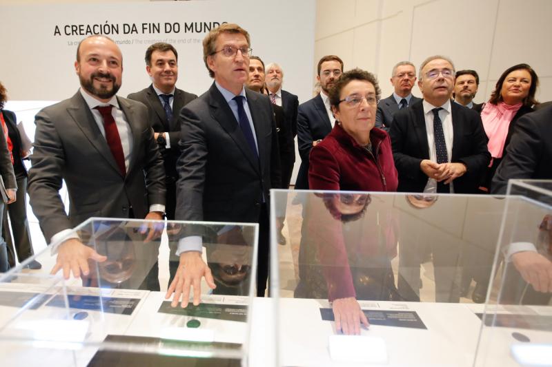 El presidente de la Xunta visitó hoy la que es la primera de las tres grandes exposiciones del Xacobeo 2021 que, abierta hasta el 12 de abril del año que viene en el Museo Centro Gaiás, cuenta con obras clave de la cultura gallega nunca antes exhibidas en la Comunidad