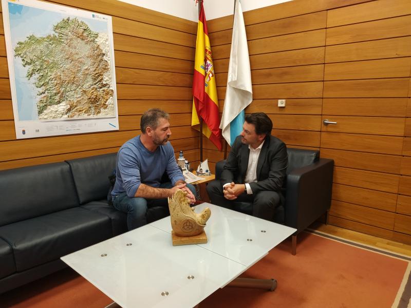 Imaxe da reunión celebrada no despacho do secretario xeral da Emigración na capital de Galicia Imaxe da reunión celebrada no despacho do secretario xeral da Emigración na capital de Galicia