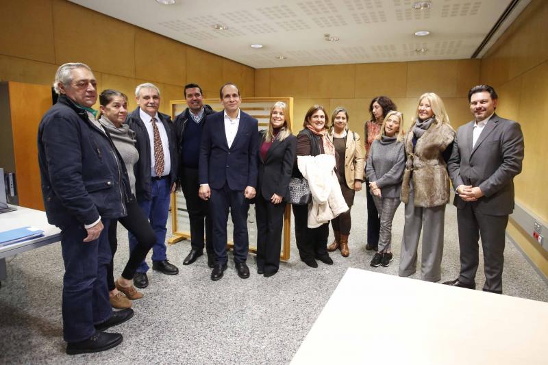 El secretario xeral da Emigración y la delegada territorial Corina Porro visitan la nueva Oficina Integral de Asesoramiento y Seguimiento al Retorno El secretario xeral da Emigración y la delegada territorial Corina Porro visitan la nueva Oficina Integral de Asesoramiento y Seguimiento al Retorno