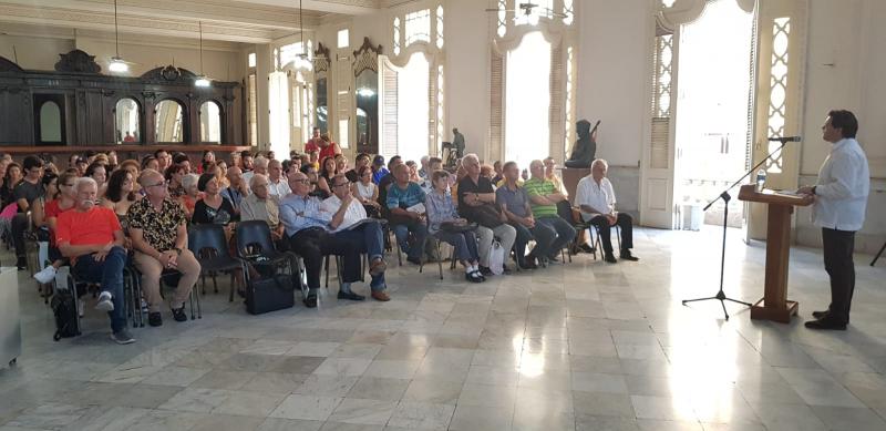 Miranda traslada á colectividade en Cuba os programas de actuación que teñen a súa disposición
