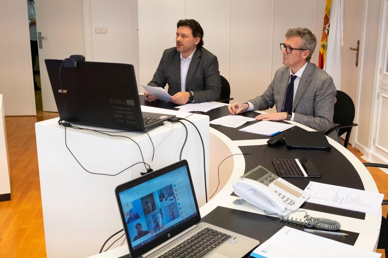 O vicepresidente da Xunta e o secretario xeral da Emigración, durante a videoconferencia celebrada esta tarde O vicepresidente da Xunta e o secretario xeral da Emigración, durante a videoconferencia celebrada esta tarde