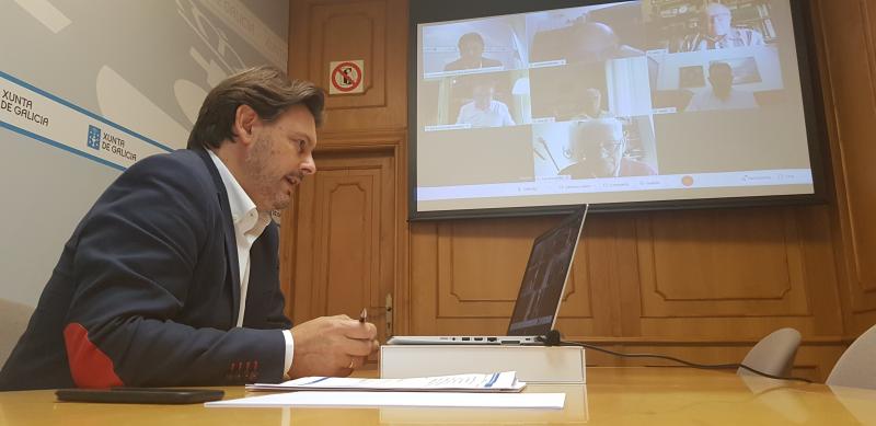 El secretario xeral da Emigración, durante la reunión con los representantes de las entidades gallegas en España y el resto de Europa