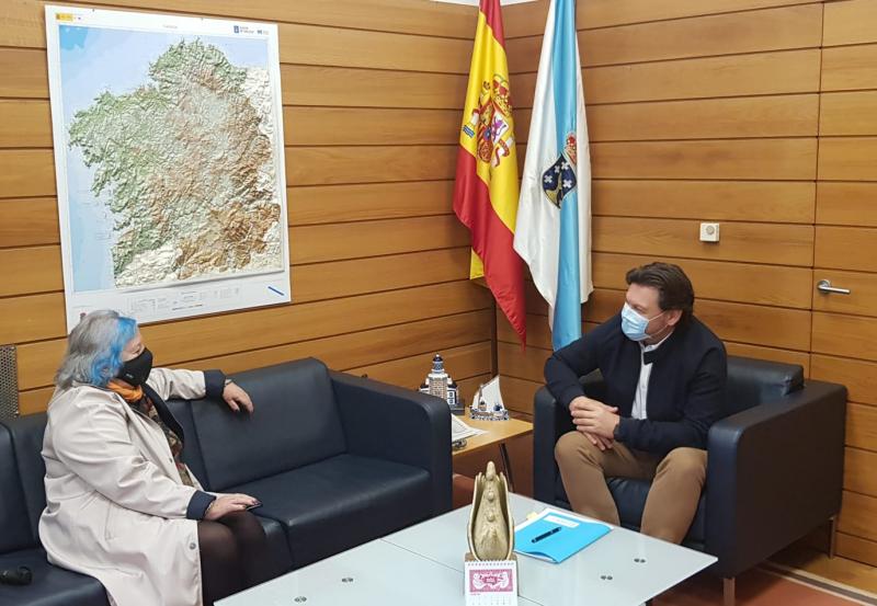 Miranda y López, durante la reunión en la sede de Emigración en Santiago de Compostela