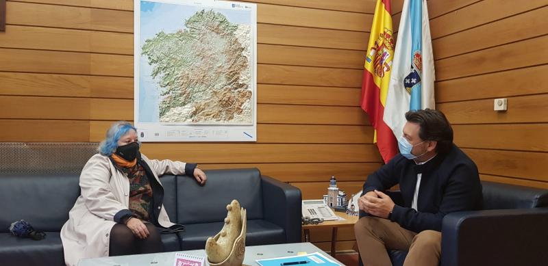Miranda y López, durante la reunión en la sede de Emigración en Santiago de Compostela