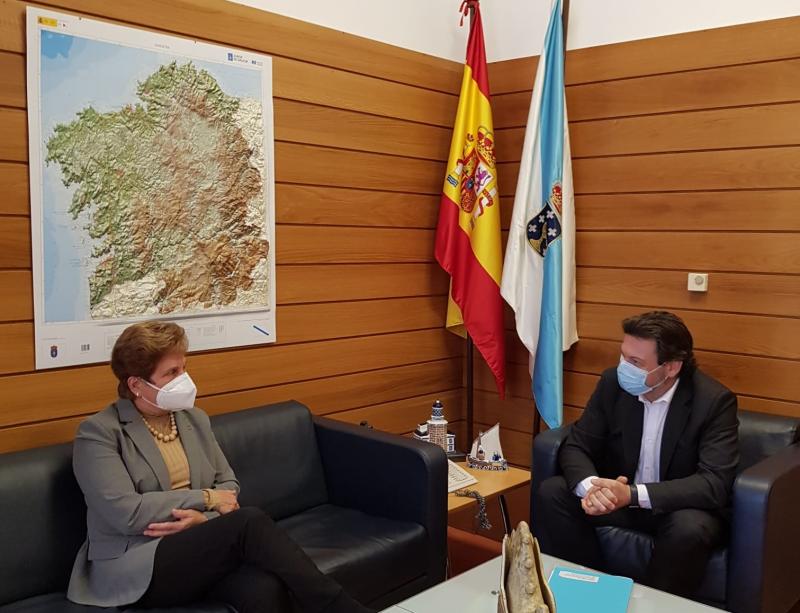 Antonio Rodríguez Miranda e Regina Jallas, durante o encontro celebrado na sede da SXE en Santiago de Compostela Antonio Rodríguez Miranda e Regina Jallas, durante o encontro celebrado na sede da SXE en Santiago de Compostela