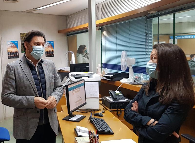 Imagen de la visita del secretario xeral da Emigración a la Oficina Integral de Asesoramiento y Seguimiento al Retorno en Lugo