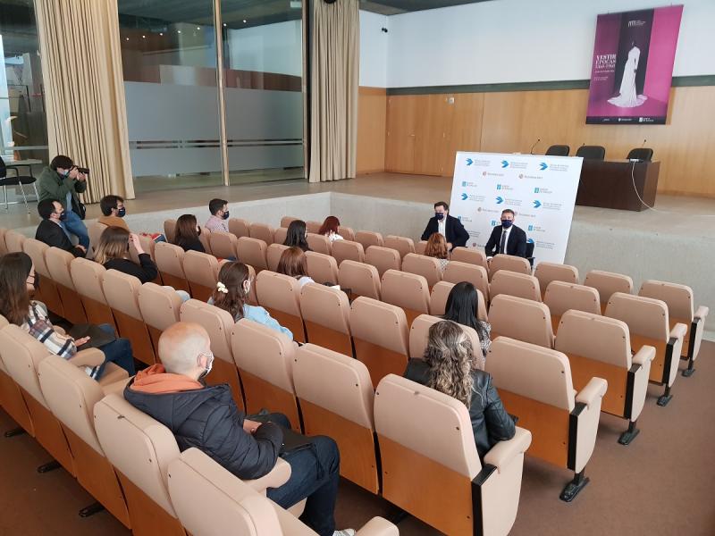 Imaxe do encontro de hoxe cos bolseiros e bolseiras BEME da Universidade da Coruña Imaxe do encontro de hoxe cos bolseiros e bolseiras BEME da Universidade da Coruña