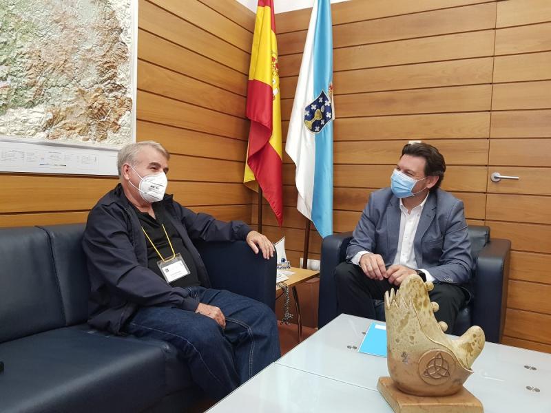 Miranda e Guerra Vilaboy, no despacho do secretario xeral da Emigración na capital de Galicia Miranda e Guerra Vilaboy, no despacho do secretario xeral da Emigración na capital de Galicia