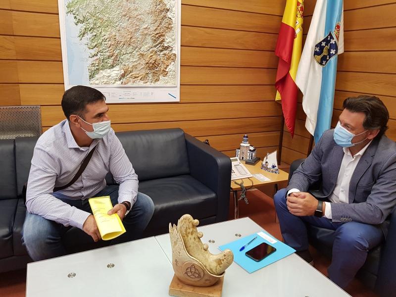 Miranda y Alonso, en el despacho del secretario xeral da Emigración en la capital de Galicia