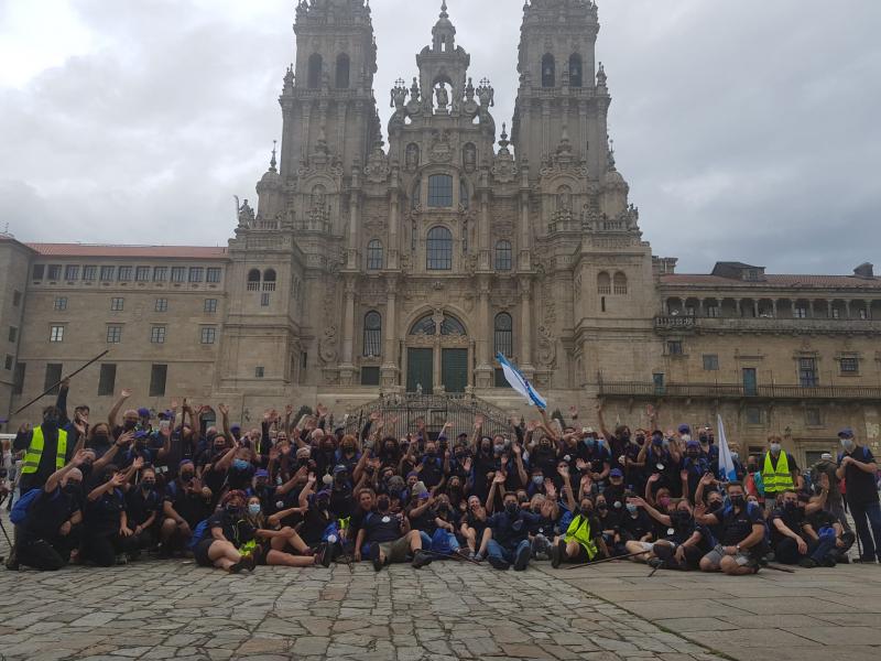 Imagen de la llegada a Santiago de Compostela, este mediodía, de las y los participantes en el Conecta co Xacobeo